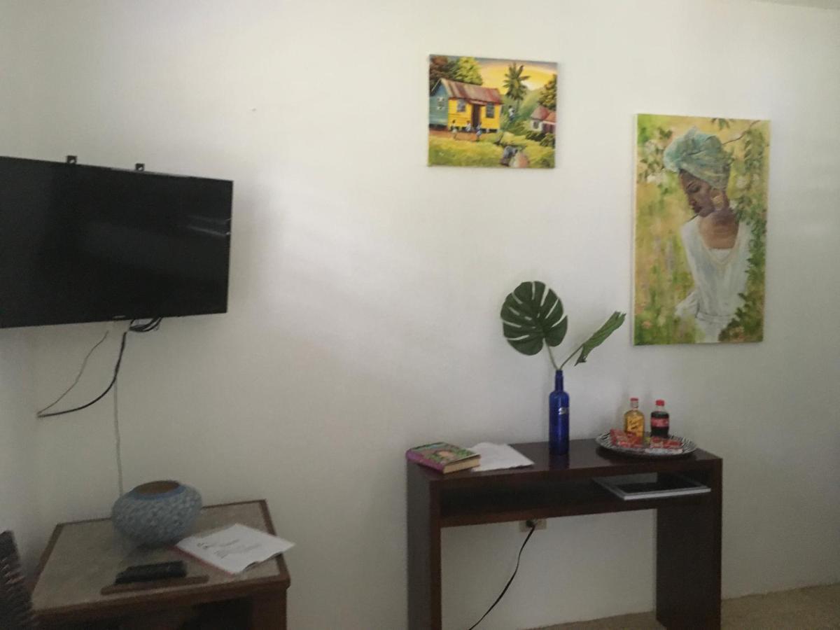 Ancella'S Garden Apartment-Beach-5Min Drive, 1 Hr Montego Bay, 25 Mins Ocho Rios, Continental Breakfast Runaway Bay Eksteriør billede