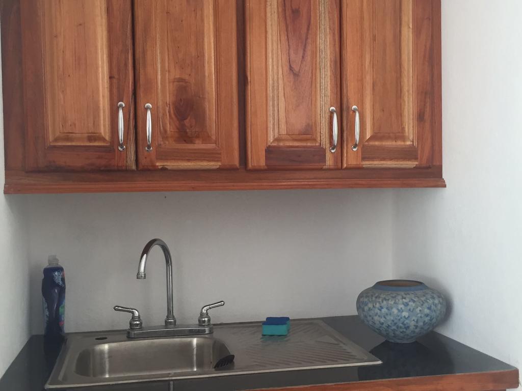 Ancella'S Garden Apartment-Beach-5Min Drive, 1 Hr Montego Bay, 25 Mins Ocho Rios, Continental Breakfast Runaway Bay Eksteriør billede