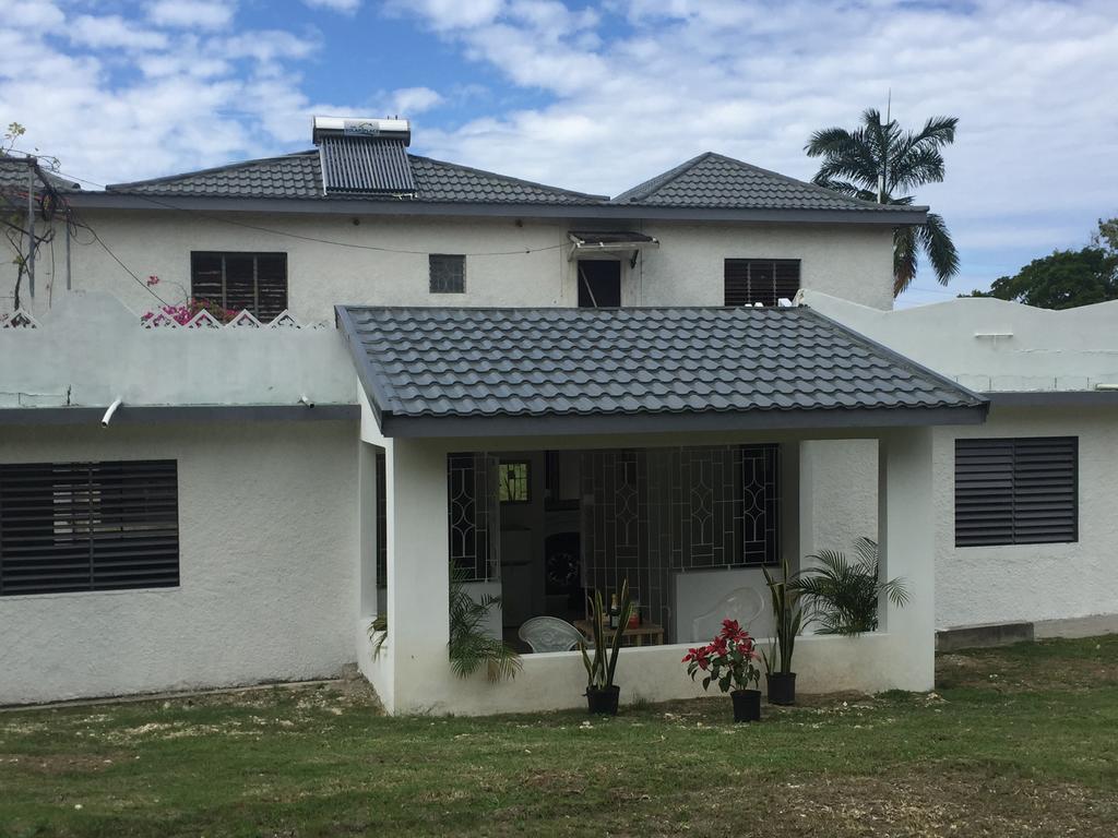 Ancella'S Garden Apartment-Beach-5Min Drive, 1 Hr Montego Bay, 25 Mins Ocho Rios, Continental Breakfast Runaway Bay Eksteriør billede